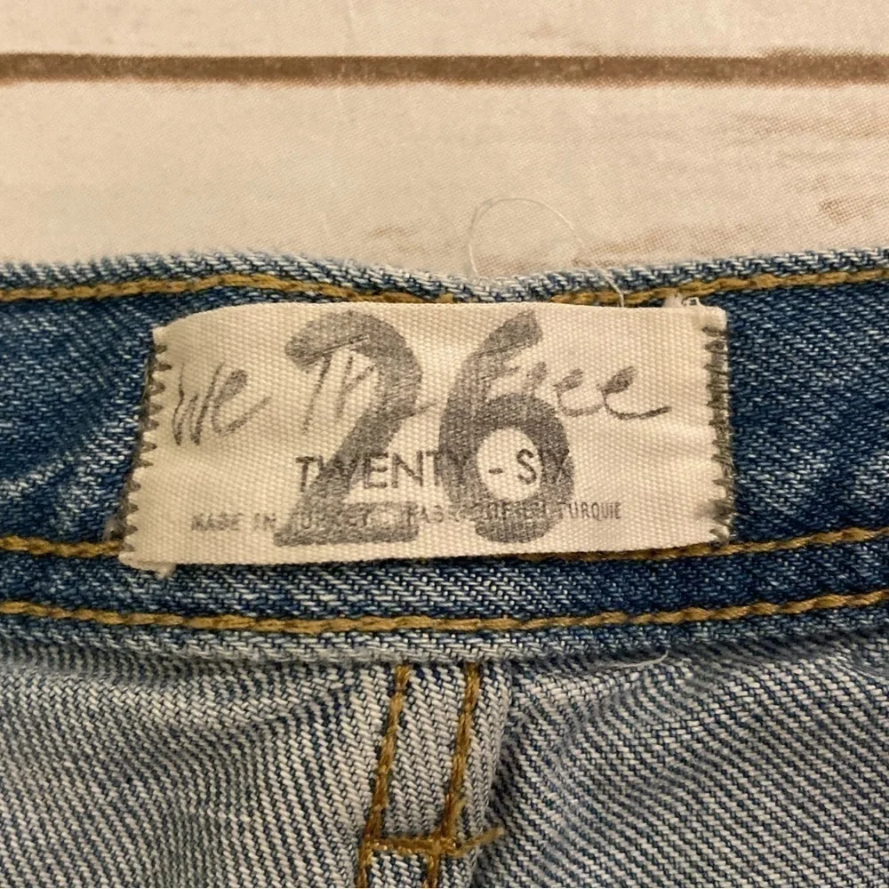 FREE PEOPLE Distressed Maggie Straight Jeans 26 Cropped Light Stone Fray Rip